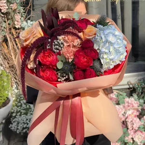 Букет з гортензією, піоновидним трояндами та екзотикою